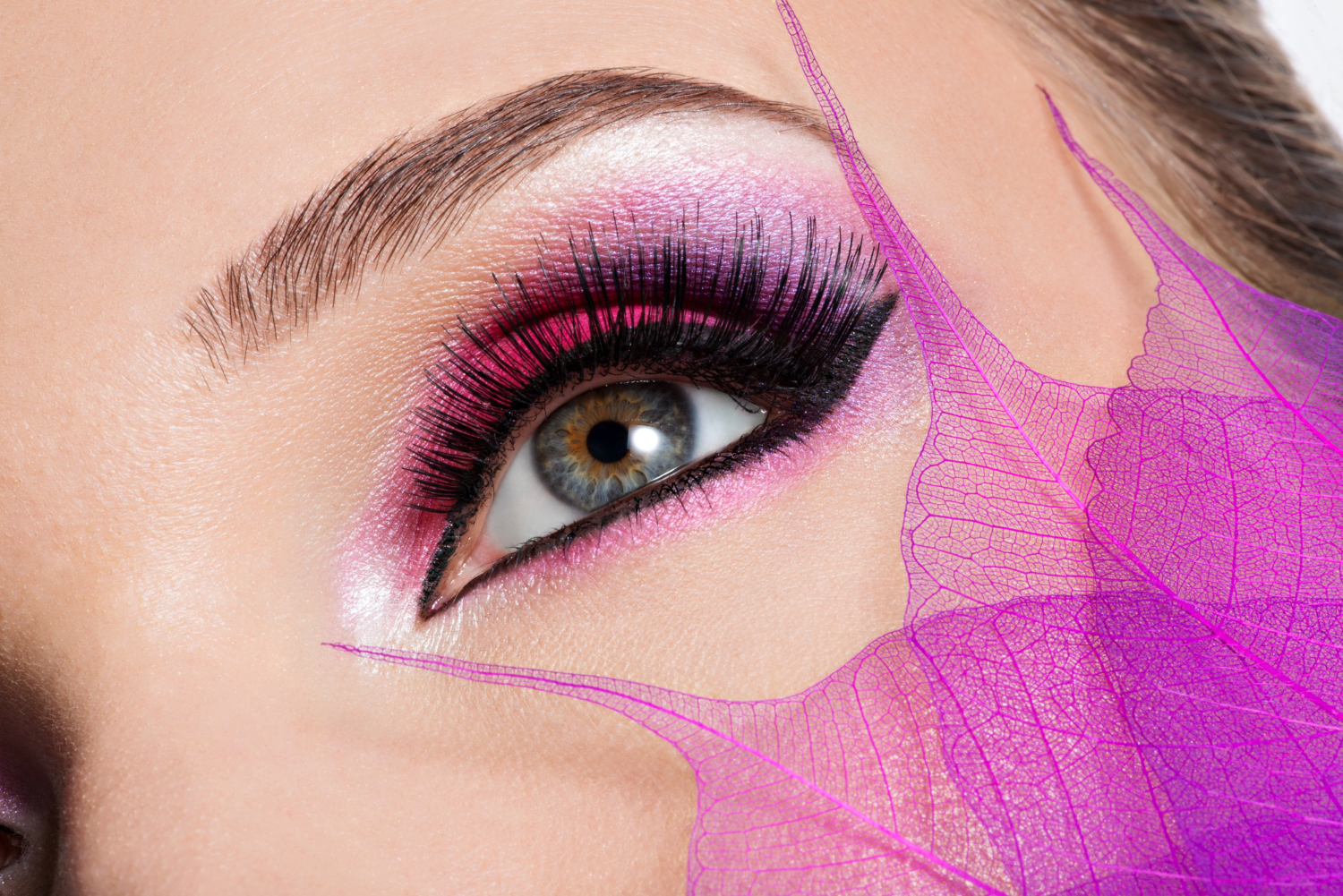 closeup-female-eye-with-beautiful-fashion-bright-pink-makeup